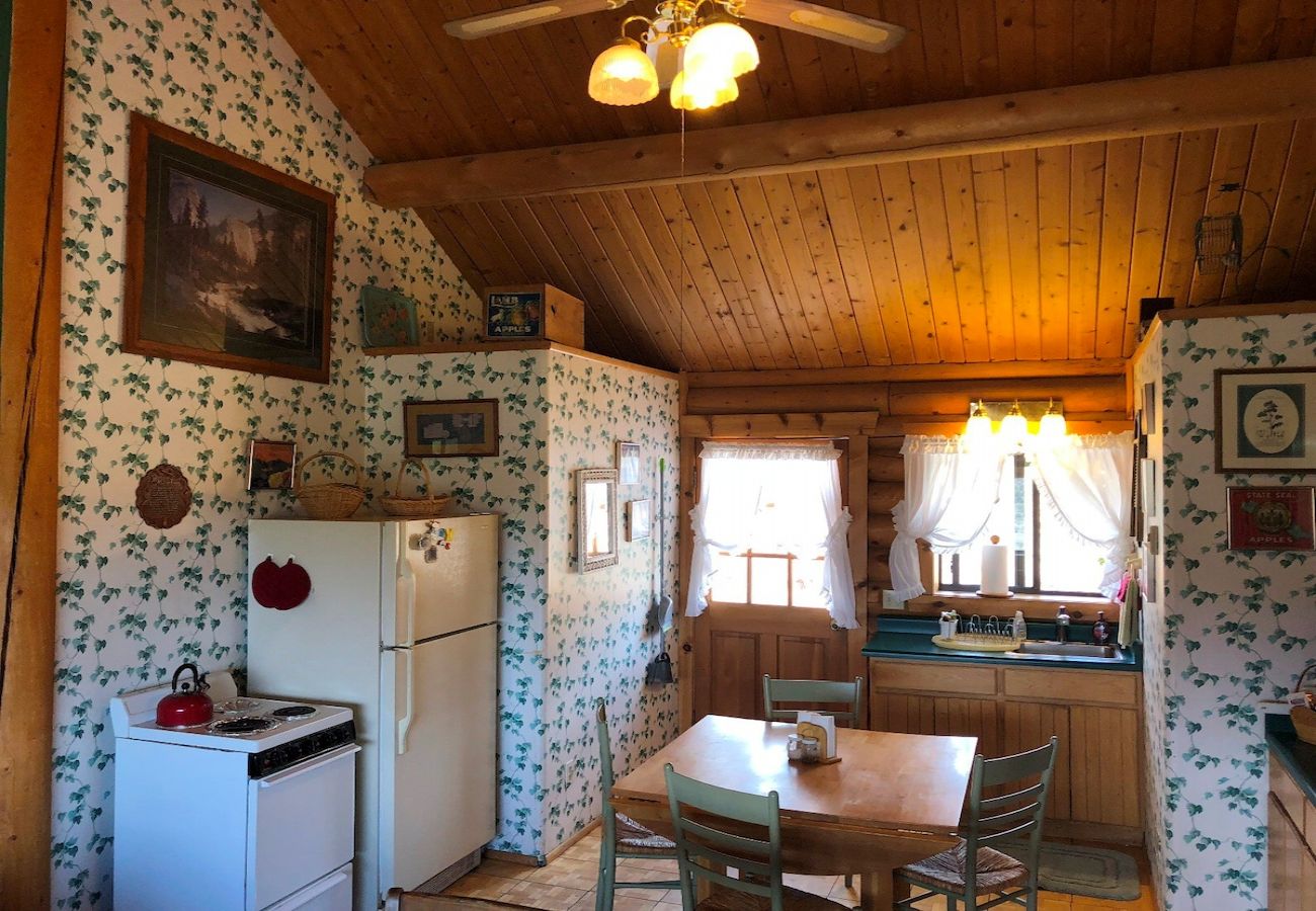 Cottage in Prescott - Chaparral & Country Garden Suite - Prescott Cabin
